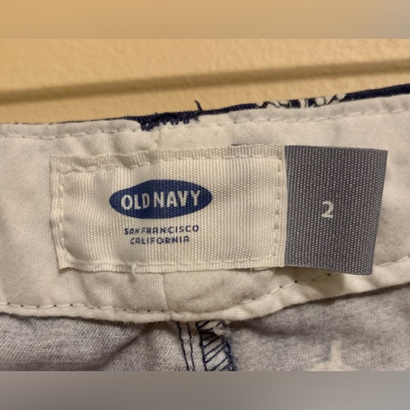 Patterned Shorts - Old Navy - Size 2 - Picture 2 of 5